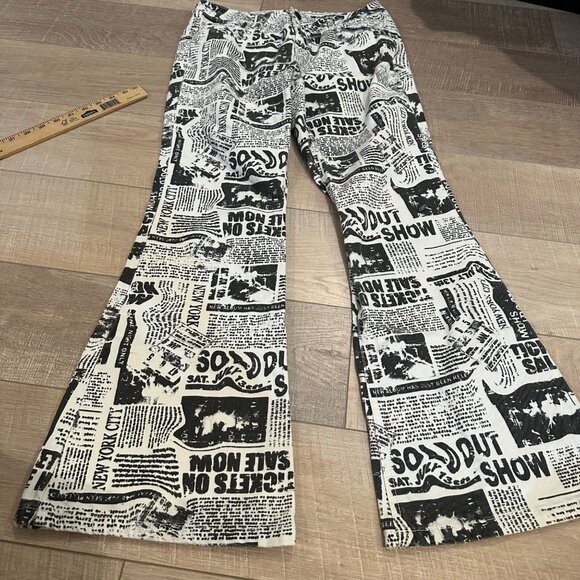 GARAGE DENIM WOMENS BLACK AND WHITE NEWSPAPER PRINT FLARE LEG JEANS 07/28 - Picture 2 of 10